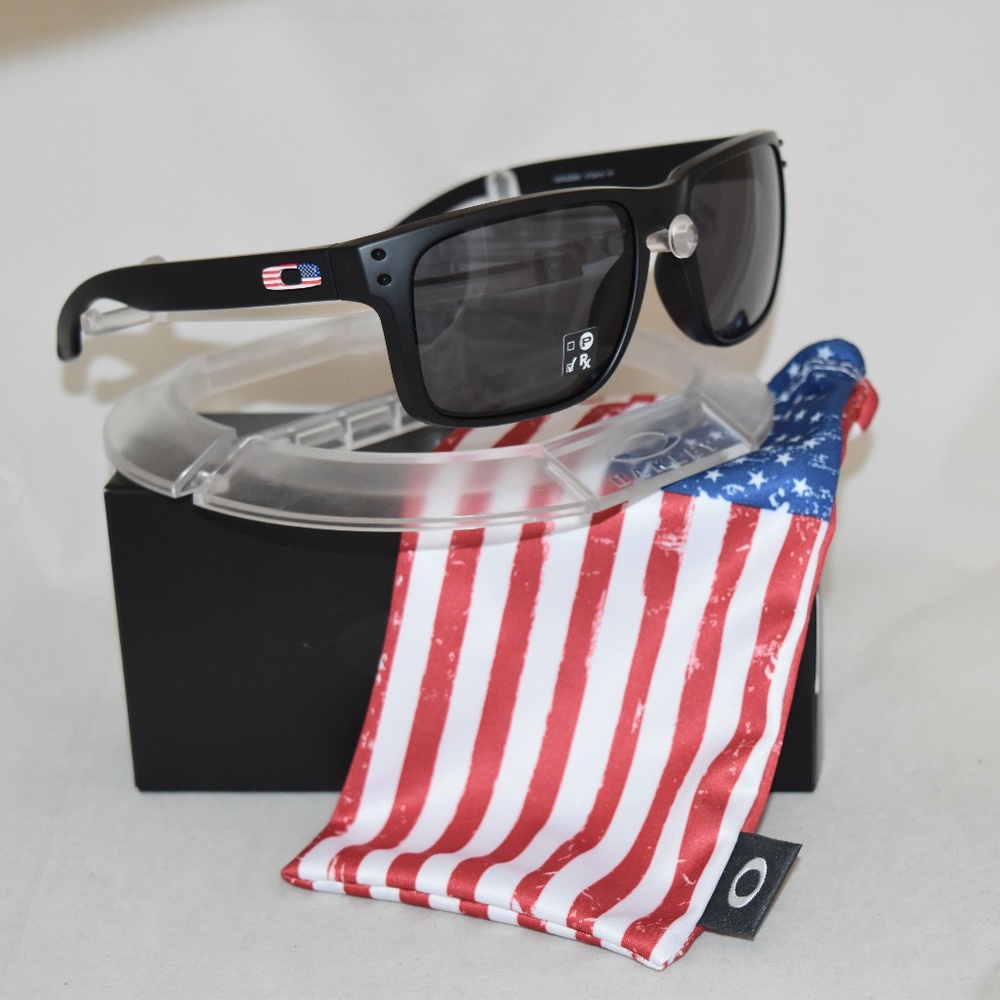 Oakley Holbrook OO9102-E655. USA Flag. New in box